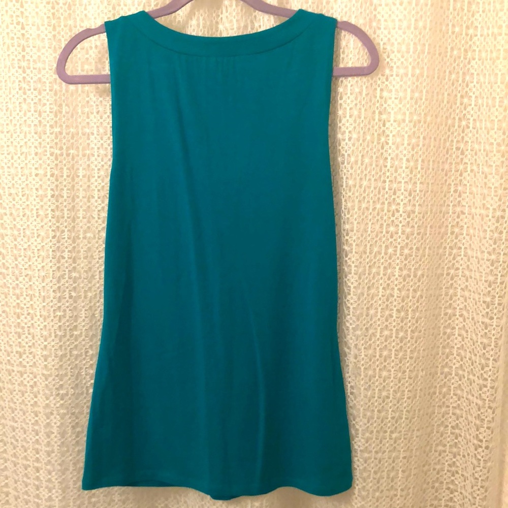 Women's Express Tank-gently worn - Picture 3 of 3